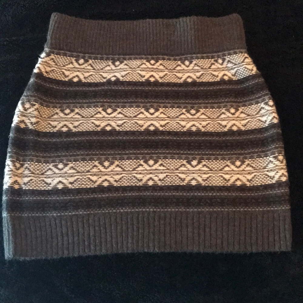 Grey patterned skirt